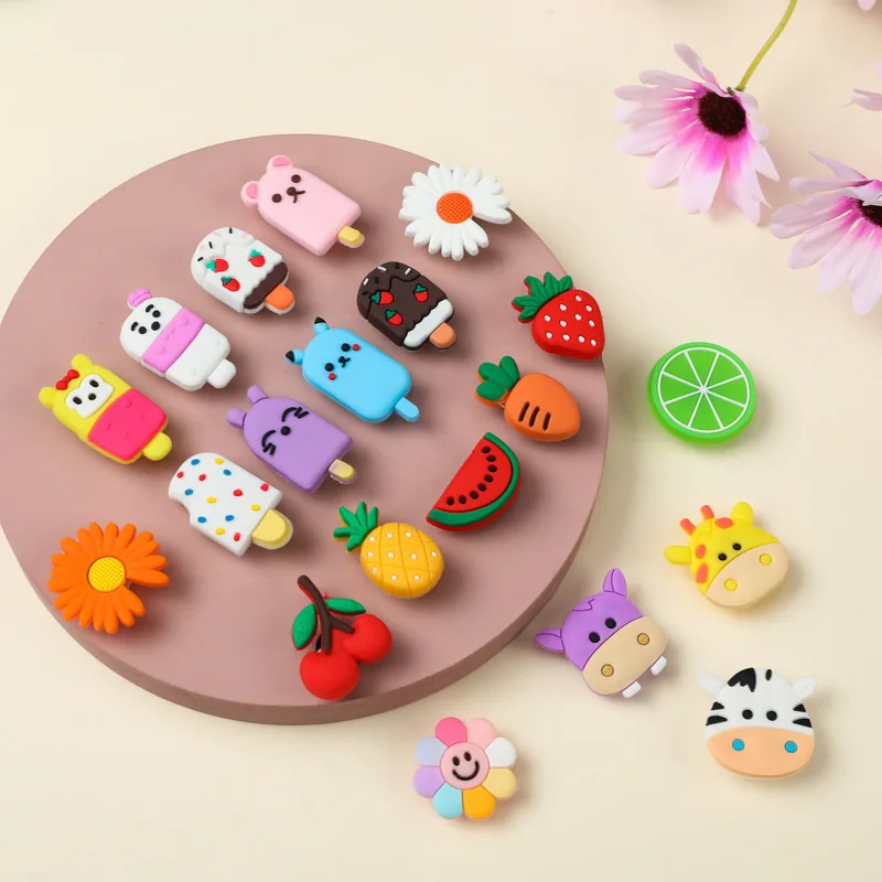 

1pcs Detachable Hole Shoe Buckle Personality Cartoon Shoe Lace Accessories Diy Cute Cartoon 3D Three-dimensional Sandals Buckle