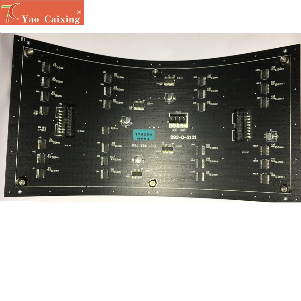 Внутренний P4 smd2121 гибкий полноцветный светодиодный модуль используется для