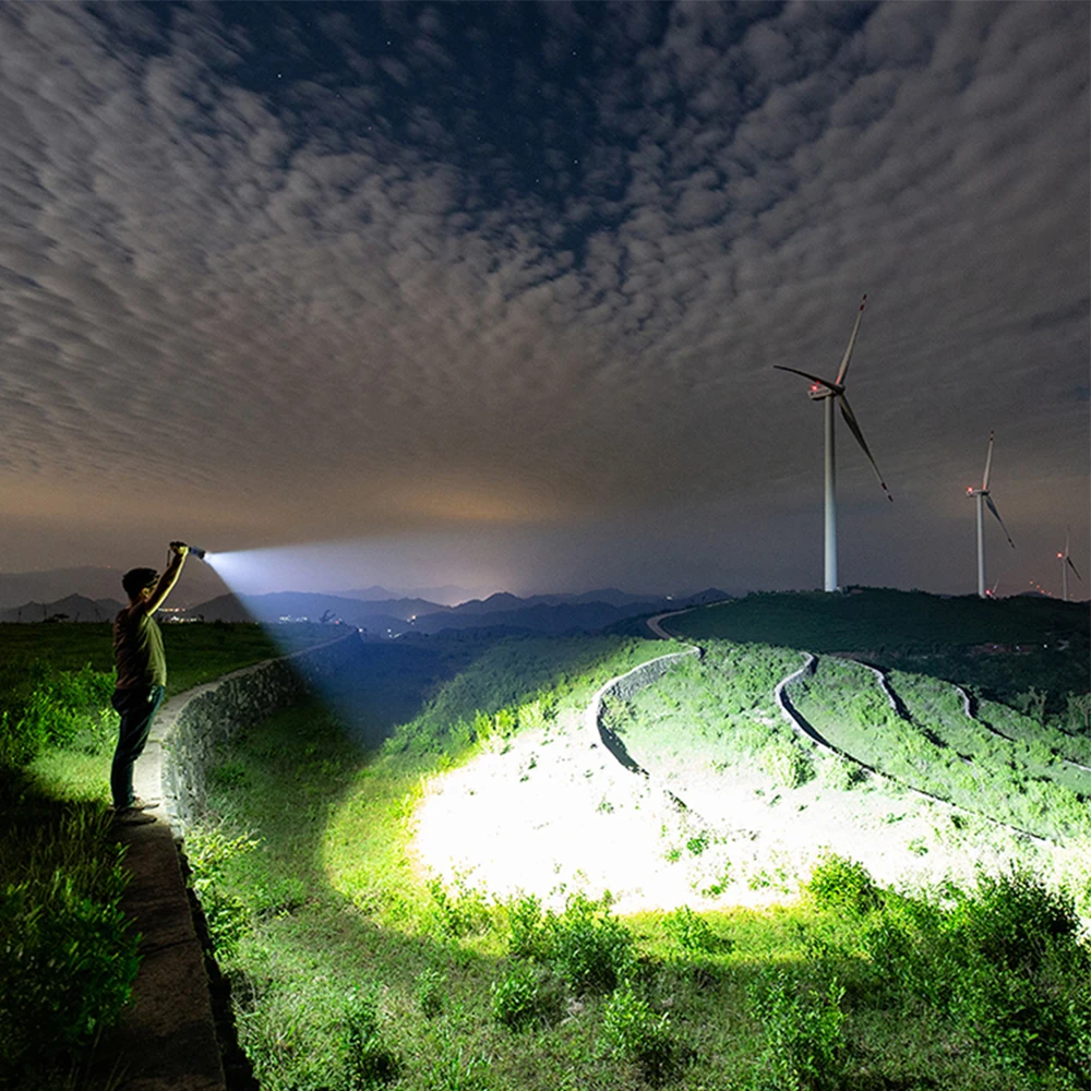 Самый мощный фонарик с подзарядкой от USB супер яркий фонарь светодиодный зумом