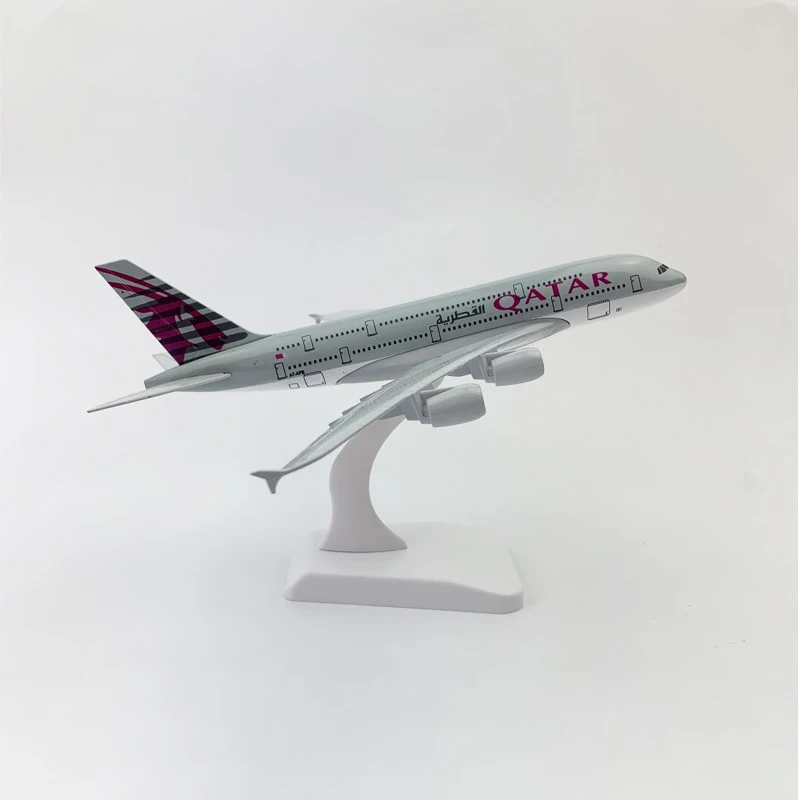 

20 см Катар дыхательных путей A380 авиакомпаний модель самолета с сплав на основе самолет для Коллекционная сувенир показать Подарочные игруш...