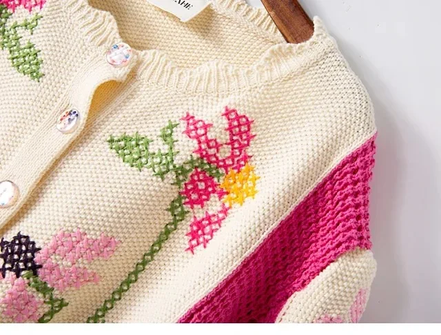 

2020 Fall New Hollow Contrast Stitching Cross Stitch Floral Knitted Cardigan