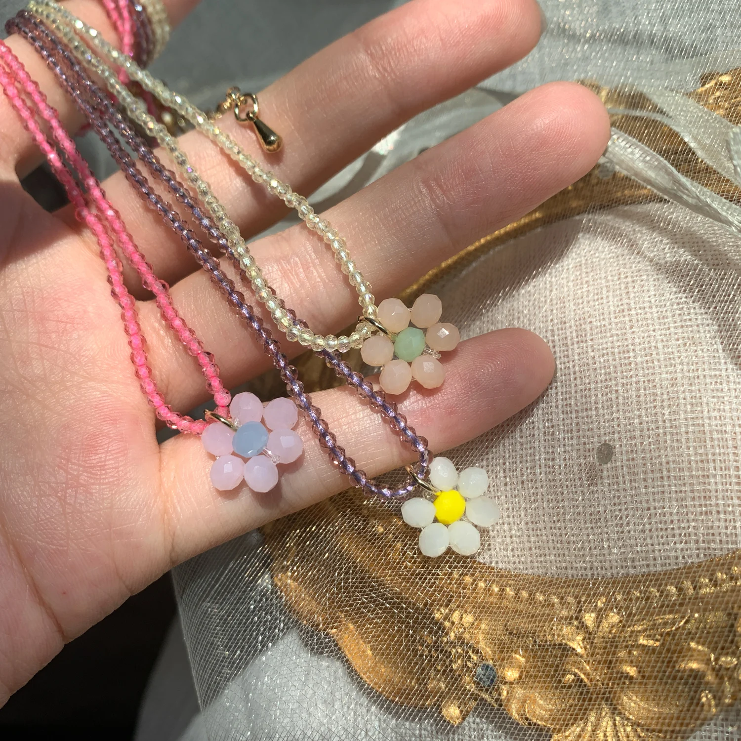 

Kpop Colorful Transparent Acrylic Round bead Flowers Pendant Daisy Necklace for Women Man Vacation Couple Jewelry