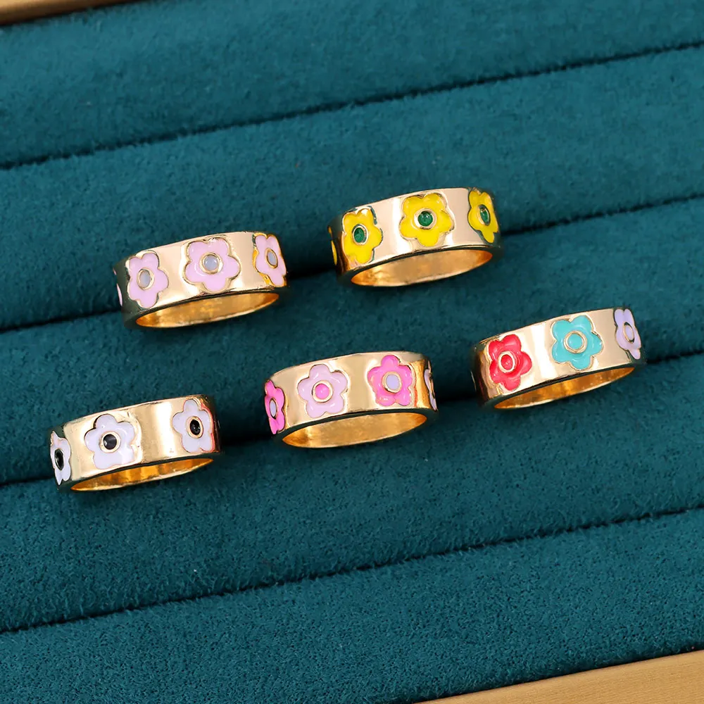 

JUST FEEL 2021 New Chunky Flowers Metal Rings For Women Sweet Cute Smiley Multicolor Enamel Ring Geometric Statement Jewelry