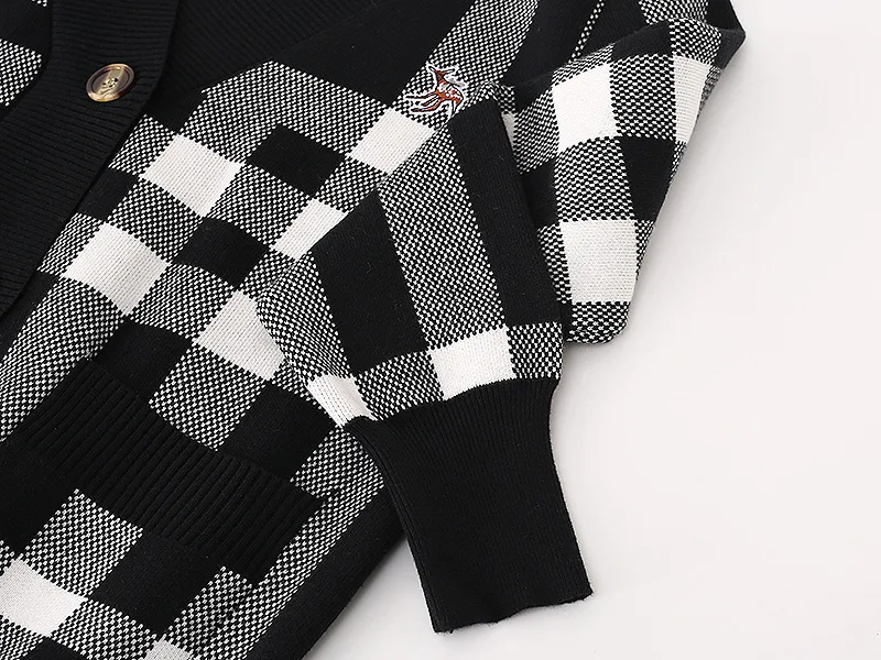 

Winter Women Sweaters Vintage Animal Embroidery Long Sleeve Fashion Single Breasted V-neck Knitted Cardigan Femme Tops Jumpers