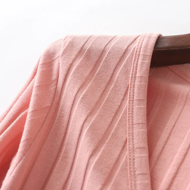 Женский трикотажный кардиган с V-образным вырезом длинным рукавом |