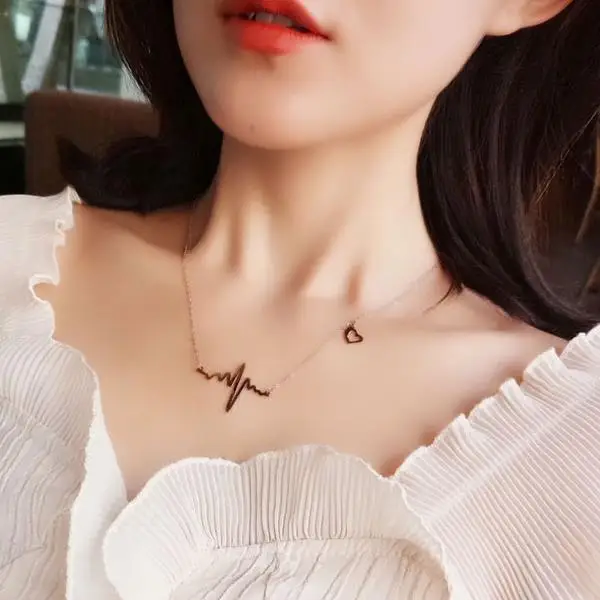 

2020 New Metal Heart-shaped Choker Necklaces Women Simplicity Sexy Hollowing Out Jewelry Necklaces Wholesale