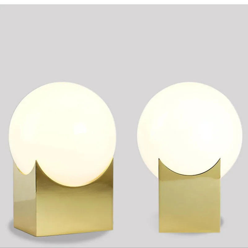 

Атласная настольная лампа, креативный миниатюрный минималистичный светильник в стиле постмодерн, Геометрическая лампа черного и золотого ...