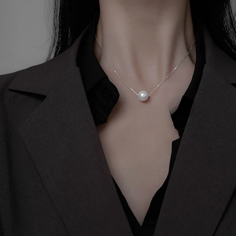 

Ladies Necklace Fashion New Synthetic Freshwater Pearl Cold Wind Necklace High Sense Simple Clavicle Necklace Female Necklace