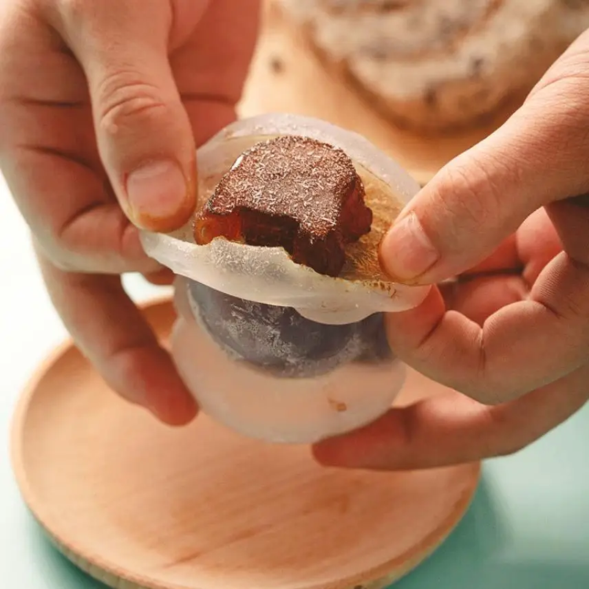 

Net red bear ice cube mold ice bear milk tea cola ice cube grinding tool whiskey ice cube mold