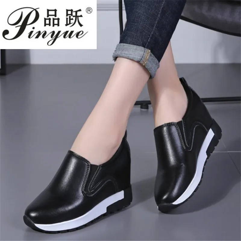 

Женская Весенняя обувь на толстой подошве, маленькие белые универсальные туфли в Корейском стиле для отдыха, красные туфли для маффинов, ув...