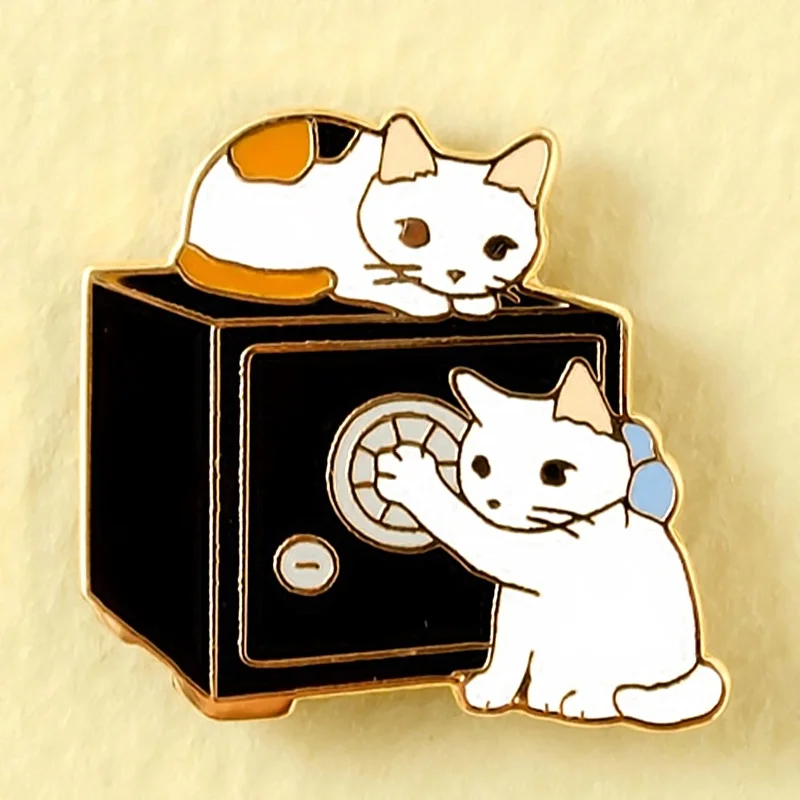 Kawaii Сейф вывести деньги с принтом белой кошечки эмали штырь стильная футболка