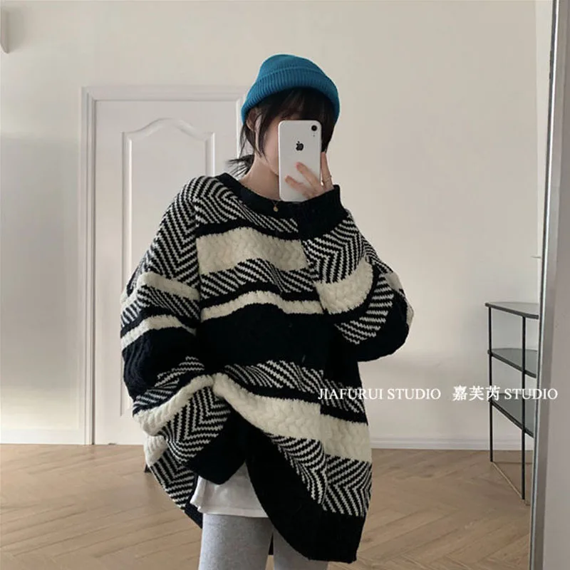 Женский вязаный свитер в полоску с длинным рукавом |