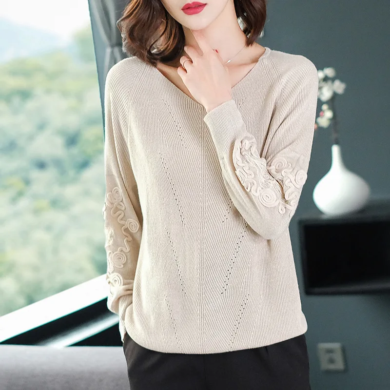 

0.5 Fashion New Arrival Autumn Spring Knitted Women Sweater V-neck Embroidered Patcnwork Pullover