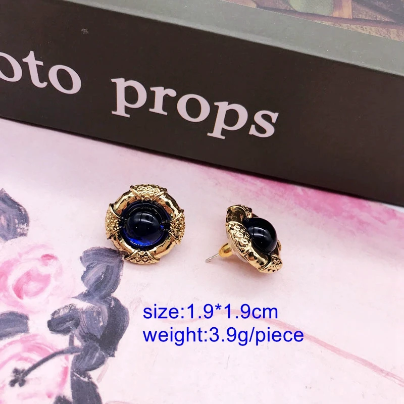 Винтажные серьги-гвоздики с текстурой зеленого и синего цветов опаловыми