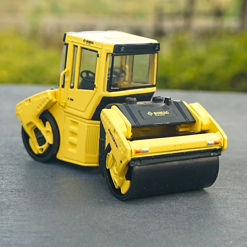 

1/50 alloy casting car model original BOMAG BW203AD Bomag road roller construction machinery high-end collection