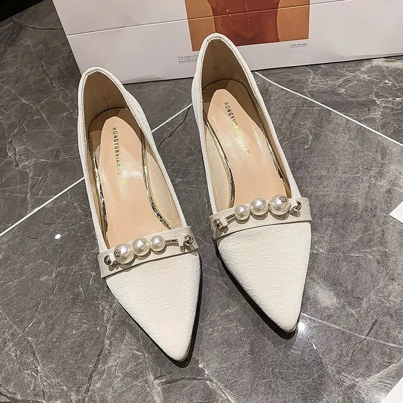 

Туфли-лодочки женские на высоком каблуке-шпильке с острым носком и бусинами