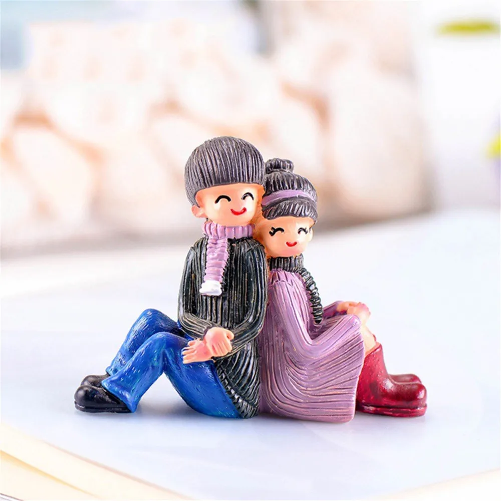 

1 Set Back To Back Lovers Couple Figurines Resin Ornaments Moss Micro Landscape Miniatures Home Garden Wedding Decor