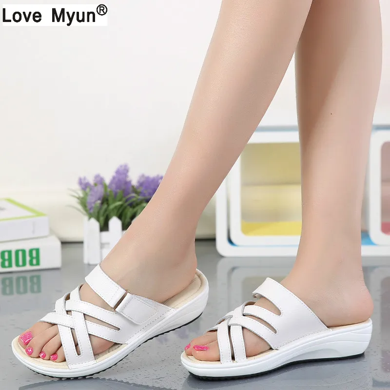 Женские кожаные сандалии на плоской подошве с открытым носком танкетке летние