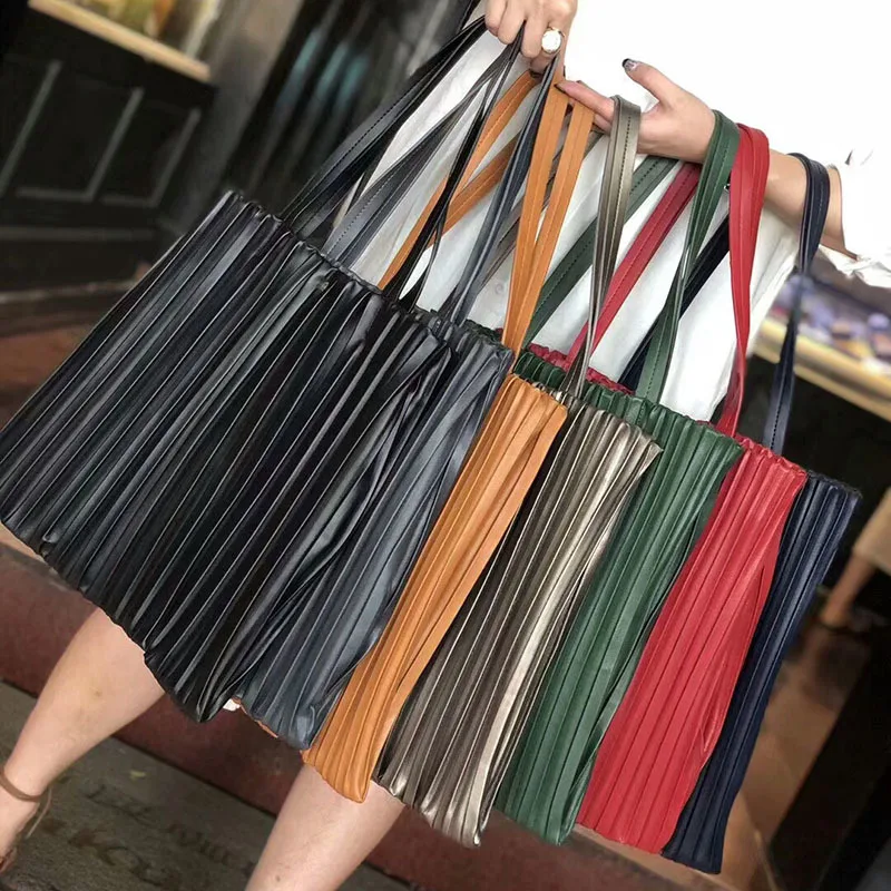 

[EAM] Women New Pleated Large Capacity Tote Bag PU Leather Personality All-match Crossbody Shoulder Bag Fashion 2021 18A2733