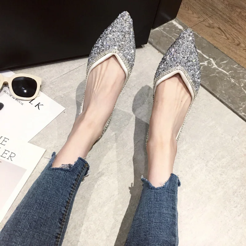 Модная блестящая обувь женская на плоской подошве повседневная без застежки