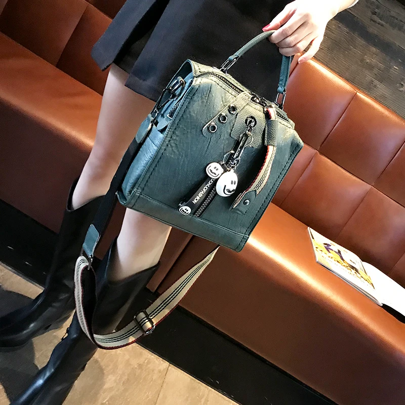

Split Leather Women Backpack Rivet Mini Mochila Para Hombre Duel-use Shoulder Bags School Designer Travel Female Back Pack