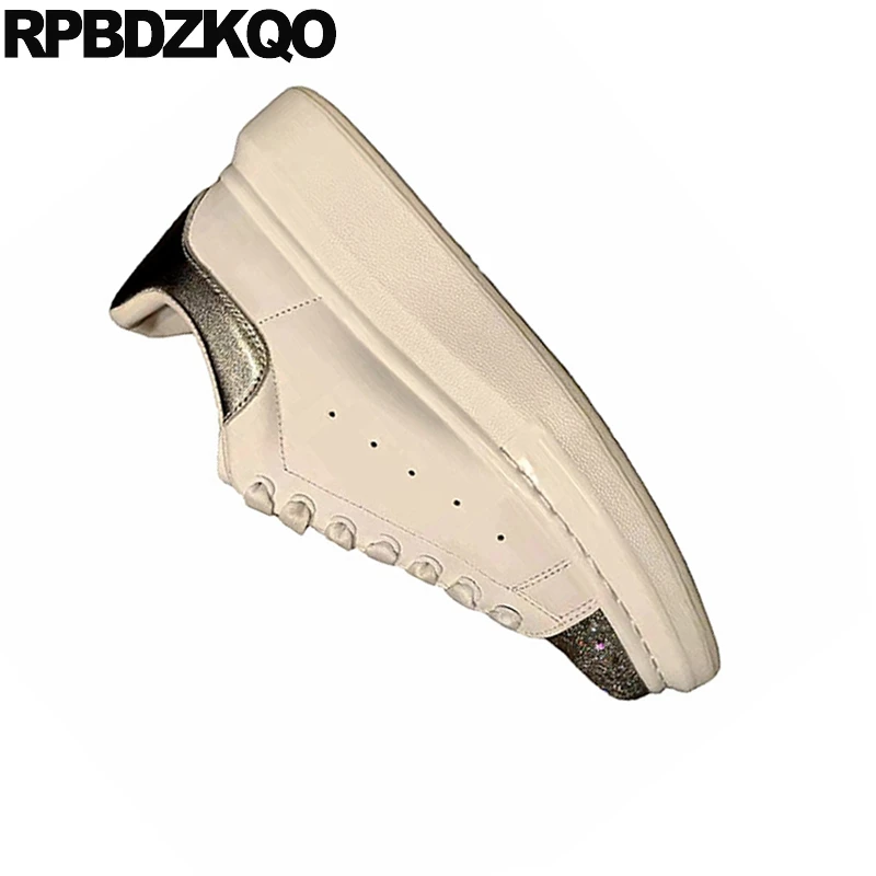 Кроссовки на толстой подошве белого цвета Брендовые женские кроссовки и