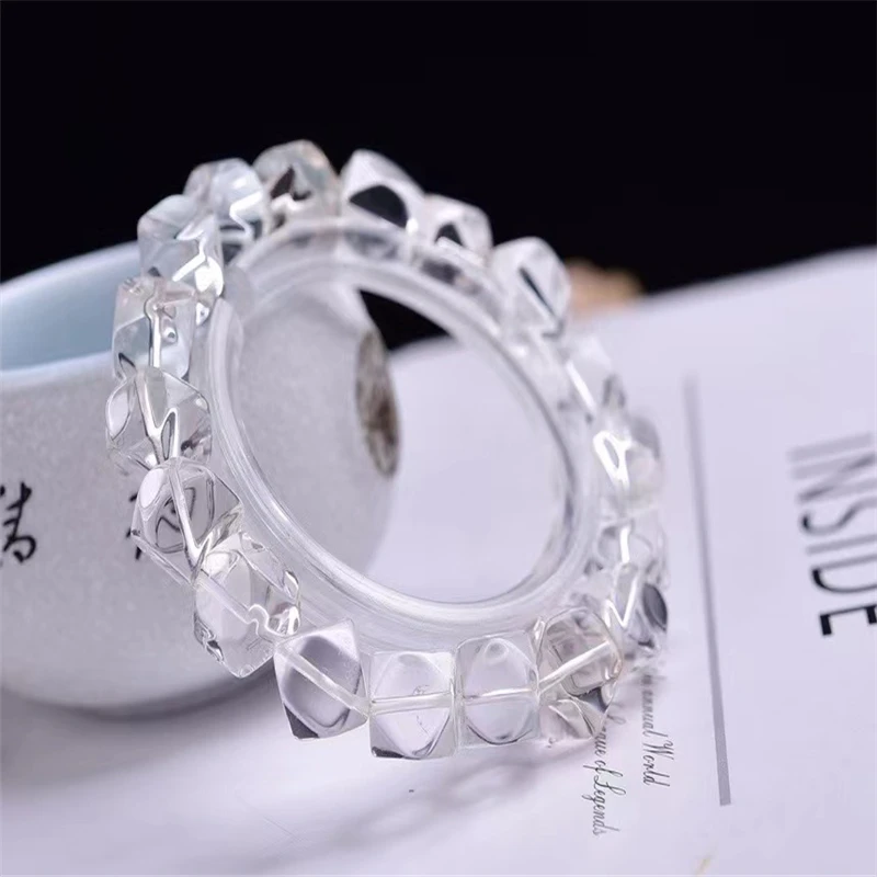 Браслет ручной работы с кристаллами кварца стрейчевый прозрачный кристалл