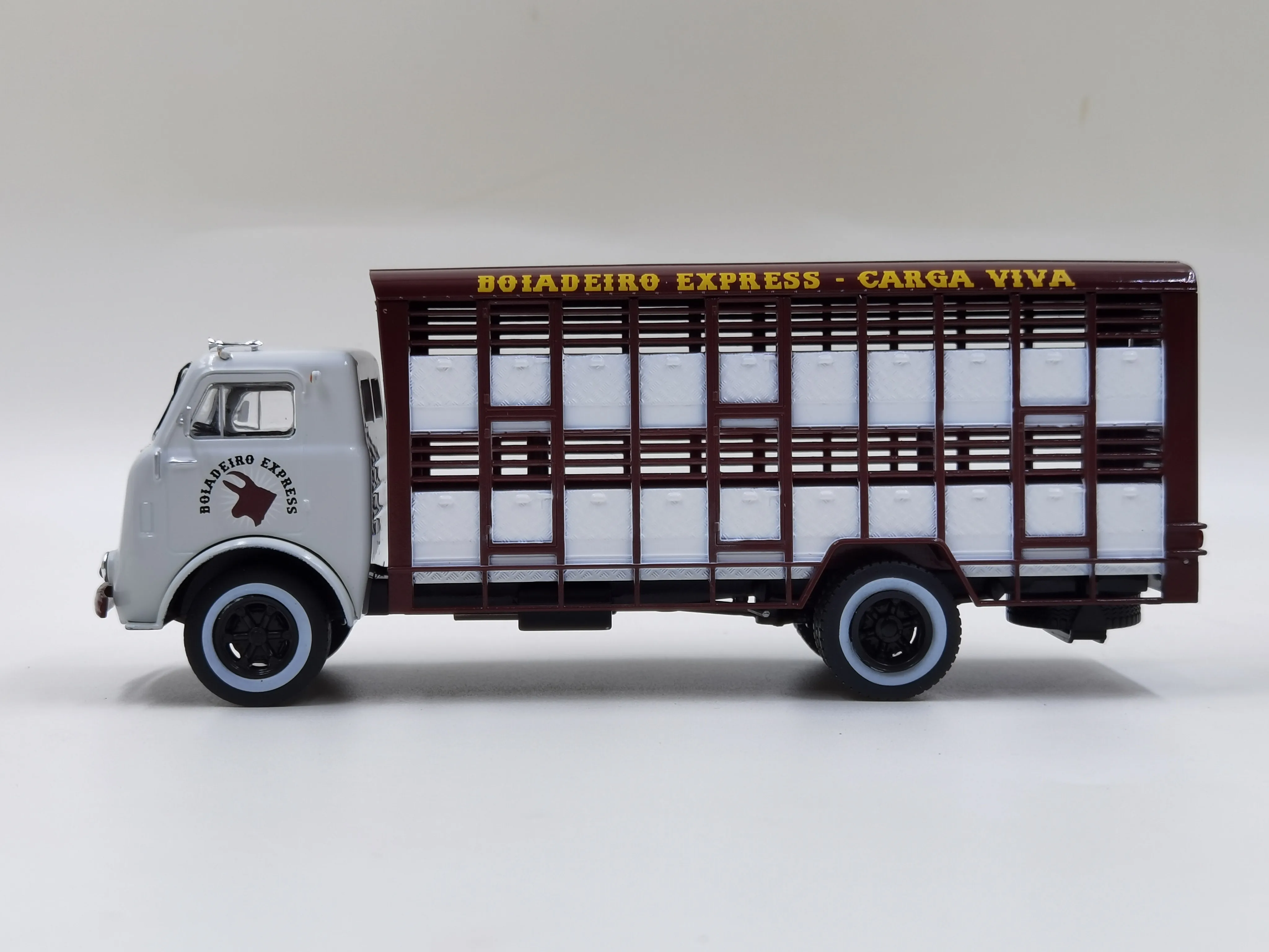 IXO 1:43 FNM D11000 TRUCK vehicle Alloy model car Metal toys for childen kids diecast gift | Railed/Motor/Cars/Bicycles