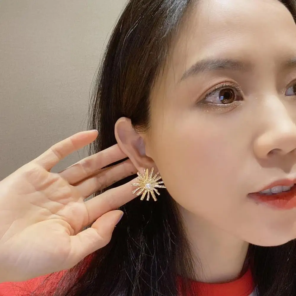 

2021 Fashion Metal Sunflower Imitation Pearl Stud Earrings Women's Gold Earrings Jewelry Accessories Party Gifts