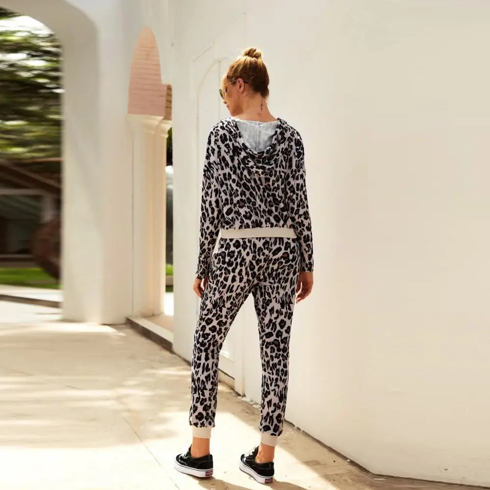 Женский спортивный костюм с леопардовым принтом для отдыха топом длинным