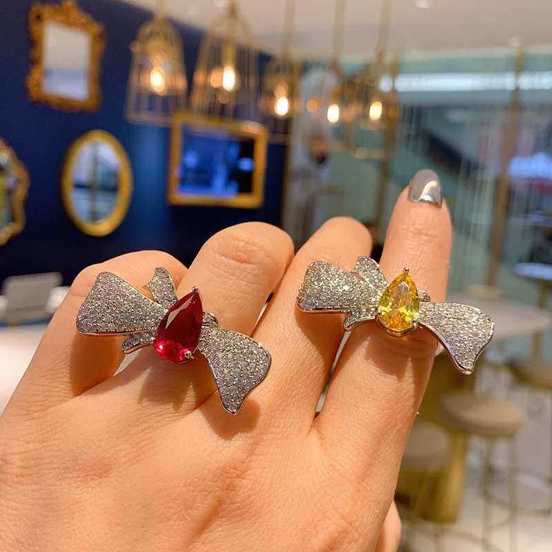 

Регулируемое женское кольцо с фианитом в виде капли воды