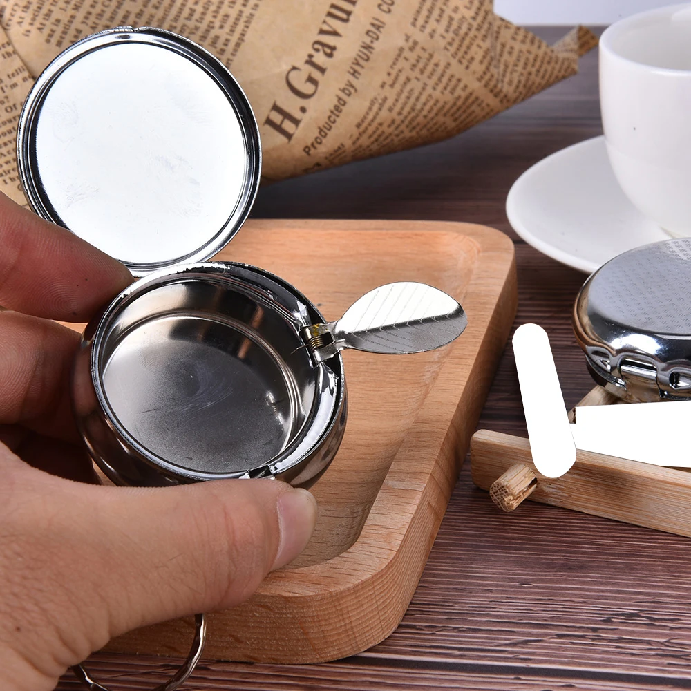 

Metal Ashtray Mini Portable Ash Pan Holder Small Round Ashtray with Key Chain Smoker Accessories Send Elder Boyfriend