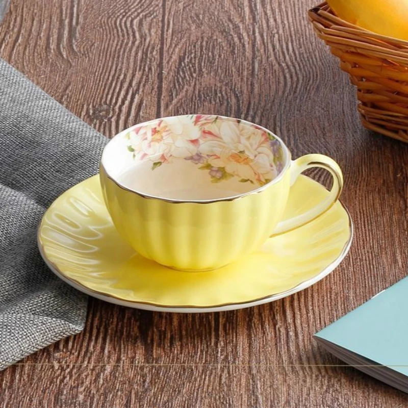 

Colourful Bone China Pumpkin Coffee Cup Dish Phnom Penh Ceramics Xicaras Suit Cushaw Shape Sobretudo Feminino Tazas Saucer