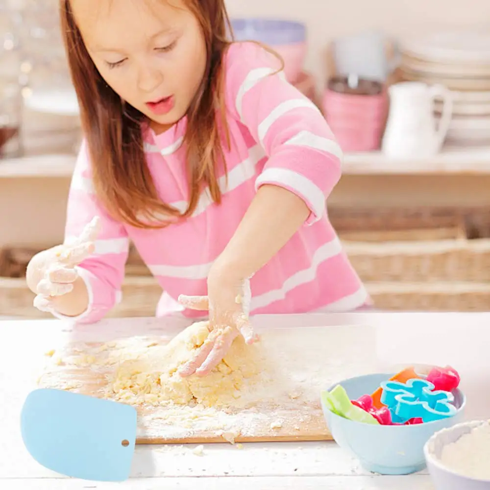 

Multi-Purpose Plastic Dough Scrapers Straight Curved and Zigzag Edges