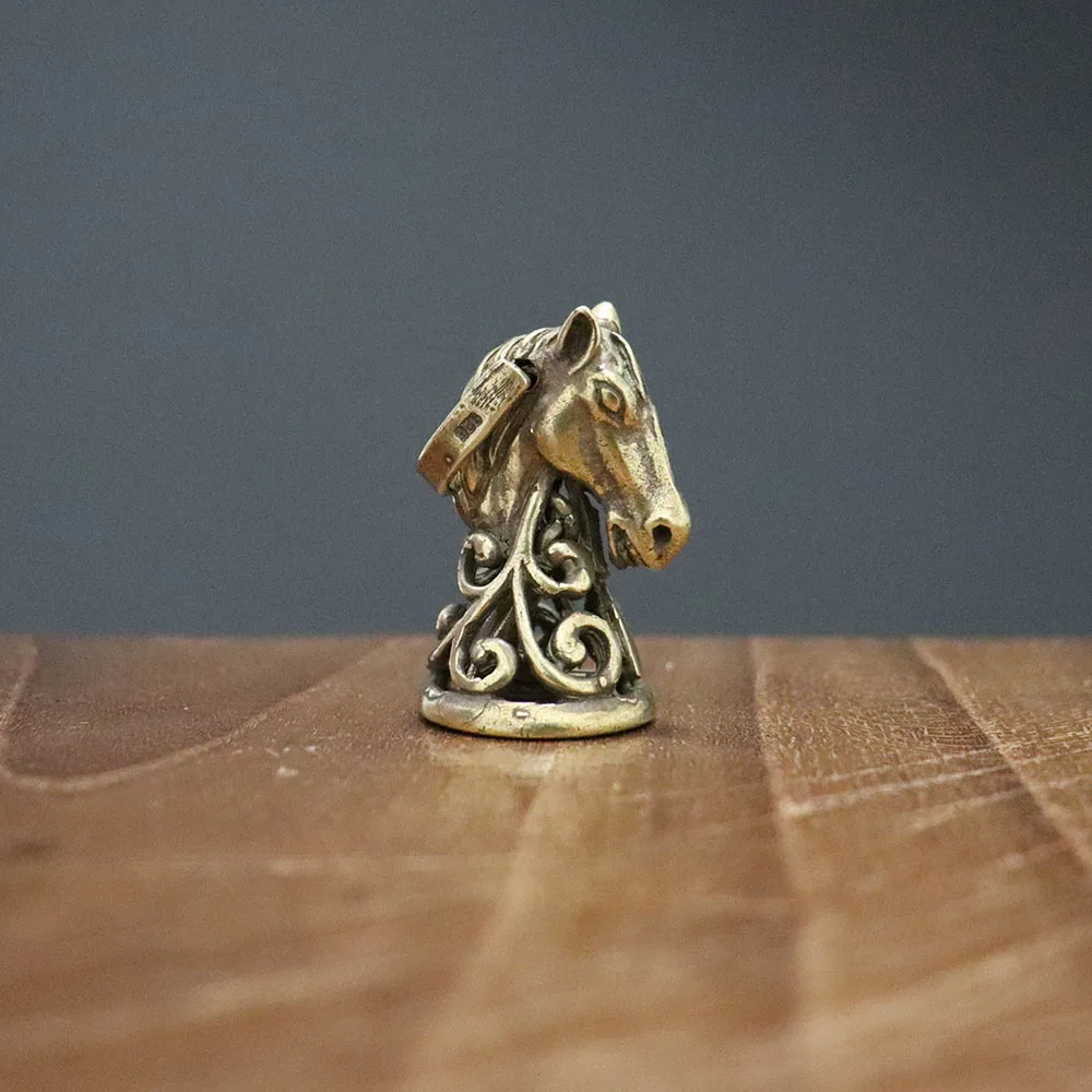 

Миниатюрные фигурки головы лошади из меди
