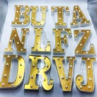 Светящийся светодиодный светильник в виде букв алфавита