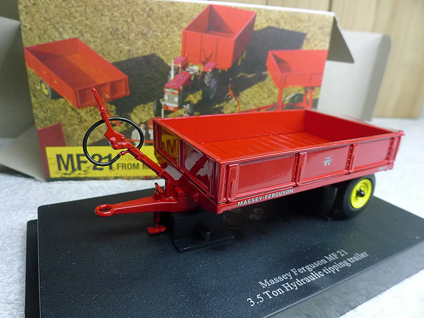 

Телефон UH 1/32 Massey Ferguson MF 21, 3,5 тонны, модель 6241