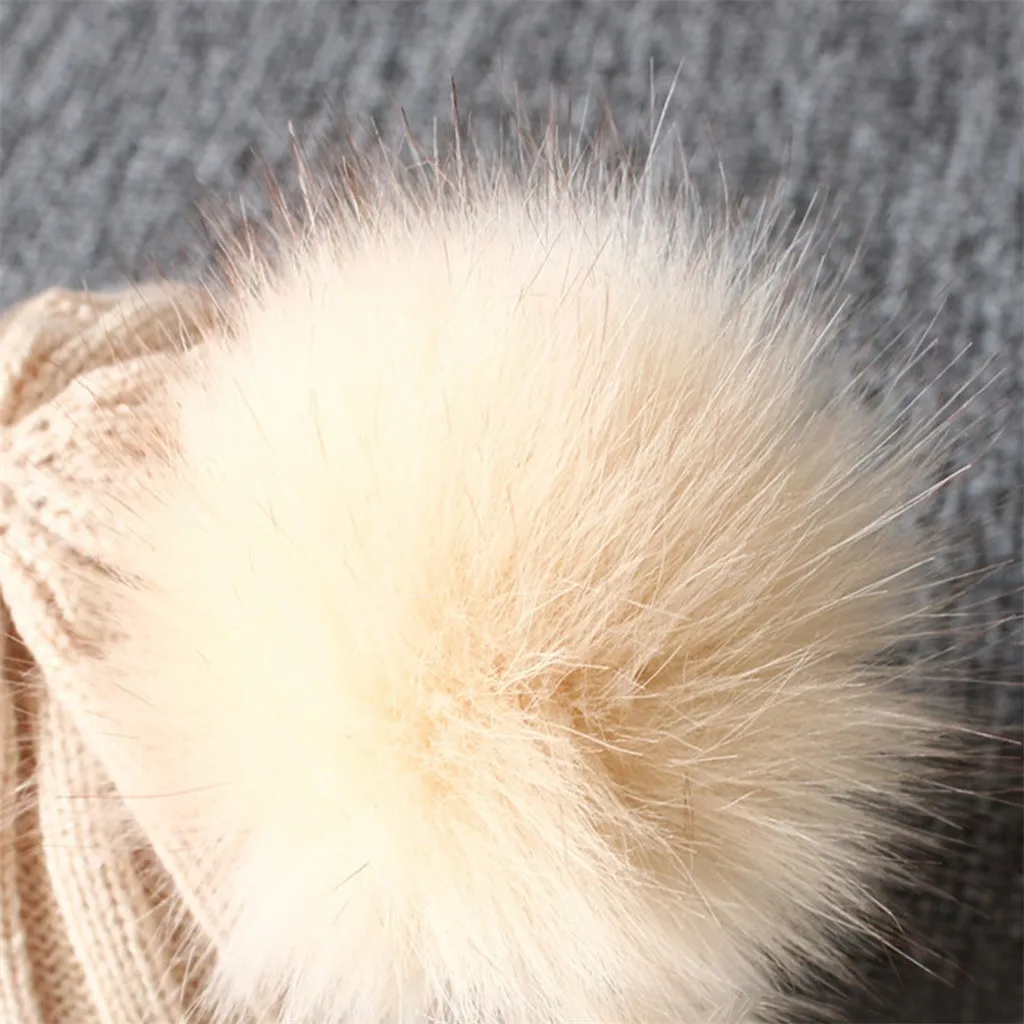 Детская шапка вязаная шерстяная с окантовкой сохраняющая тепло зимняя меховым