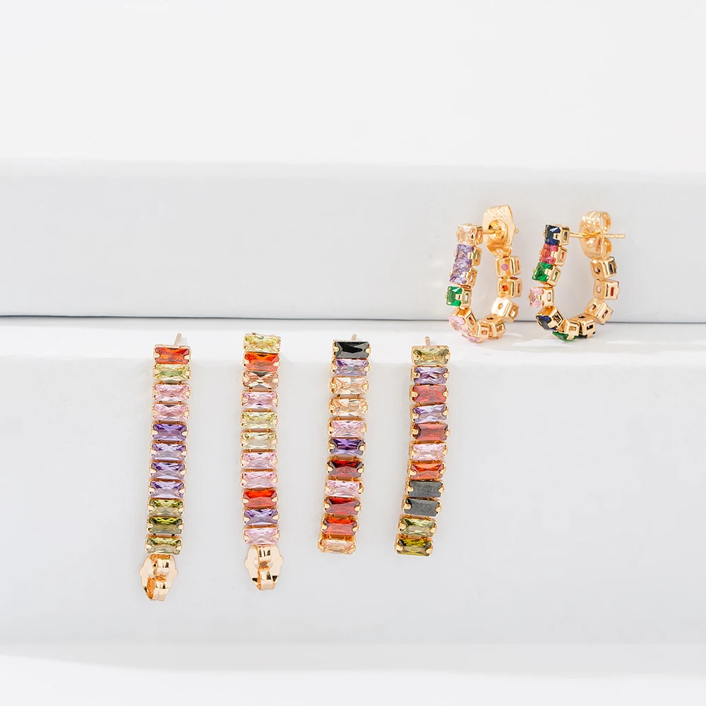 Модные женские серьги-гвоздики с микро фианитом классические круглые радужные