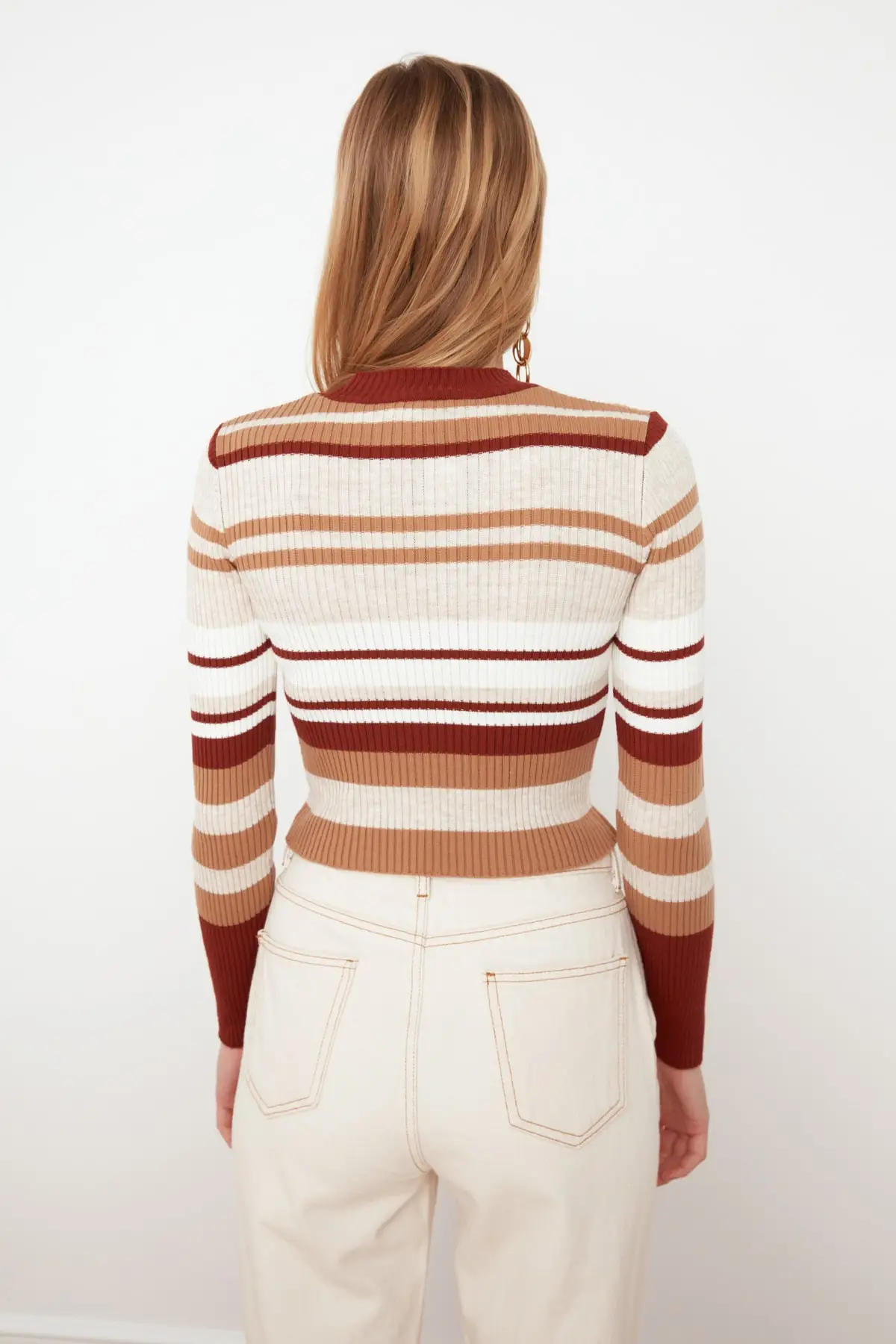 

Trendyol Turtleneck Striped Crop Knitwear Sweater TWOSS21KZ0036