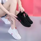 Женские теннисные туфли 2021, женские кроссовки, женская спортивная прогулочная дышащая сетчатая женская спортивная обувь, легкая спортивная обувь для бега