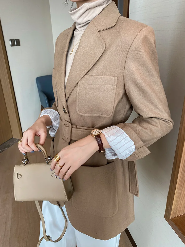 Женский шерстяной пиджак Модный повседневный утепленный цвета хаки с поясом в