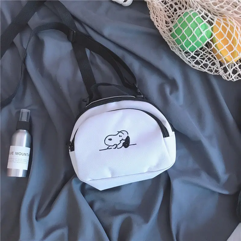 

Fashion cartoon Snoopy embroidery solid color diagonal bag simple ladies casual zipper buckle canvas bag