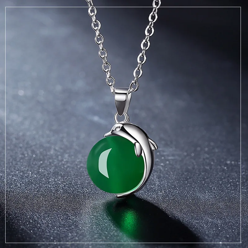 

Natural Green Chalcedony Hand-carved Little Dolphin Pendant Fashion Boutique Jewelry Female Green Agate Necklace Gift