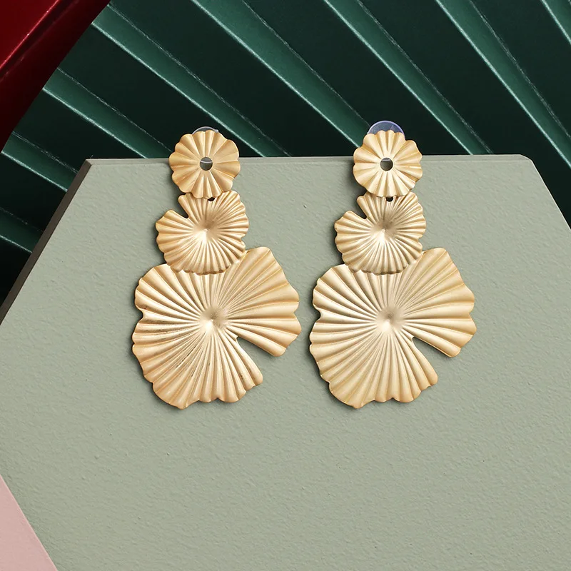 

New Matte Color Geometric Leaves Women's Earrings Exaggerated Super Foggy Gold Stitching Earrings Luxury Jewelry