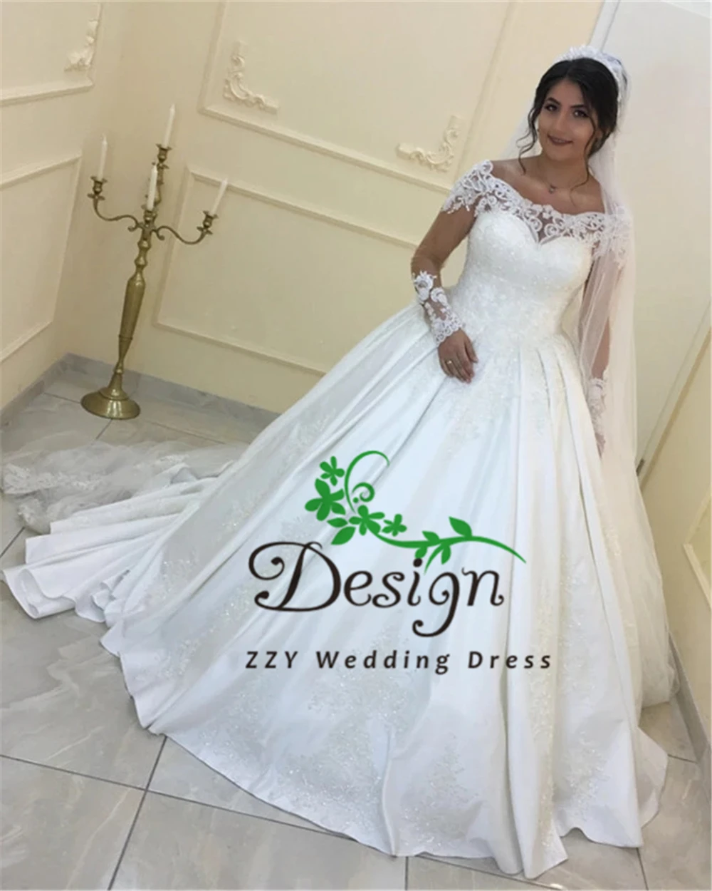 

Белое свадебное платье с длинным рукавом, длинными рукавами и аппликацией