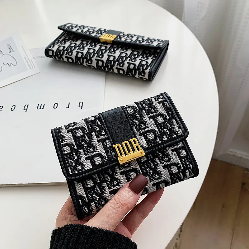 

2021 New Women's Wallet Thin Folding Short Wallet D Home Printed Zero Wallet Retro Multi-Card Bit Card Bag