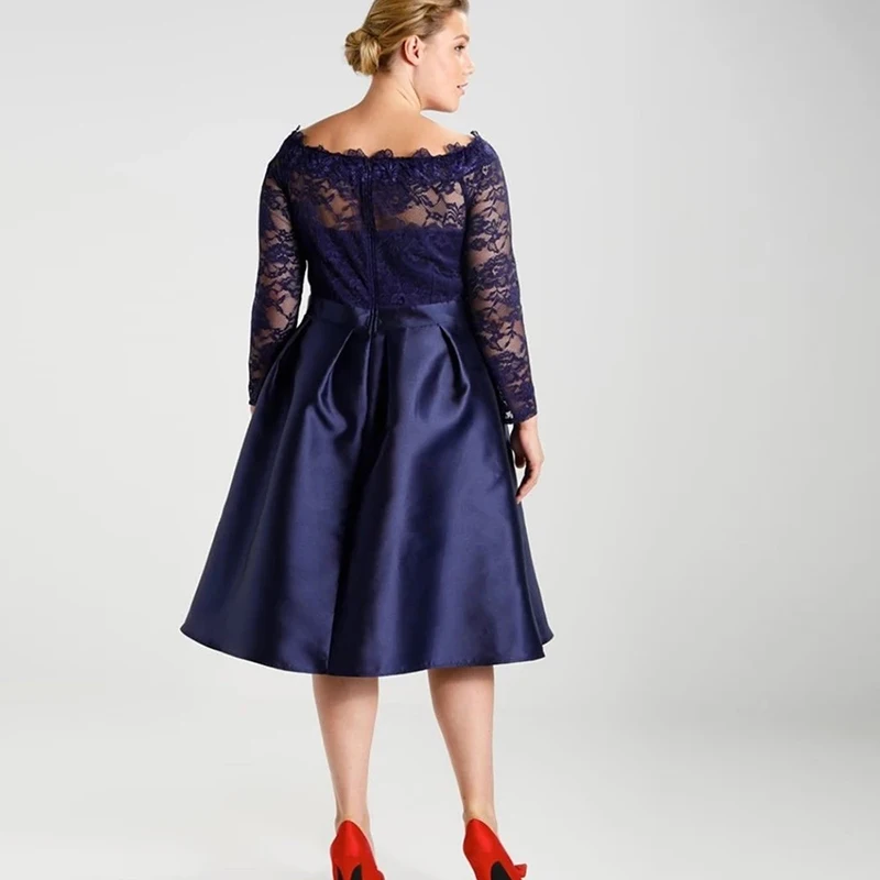 

Hot Sale 2021 New Short Mother of the Bride Dresses Navy Blue Lace Long Sleeves Bateau Neck Wedding Guest Gowns Knee Length