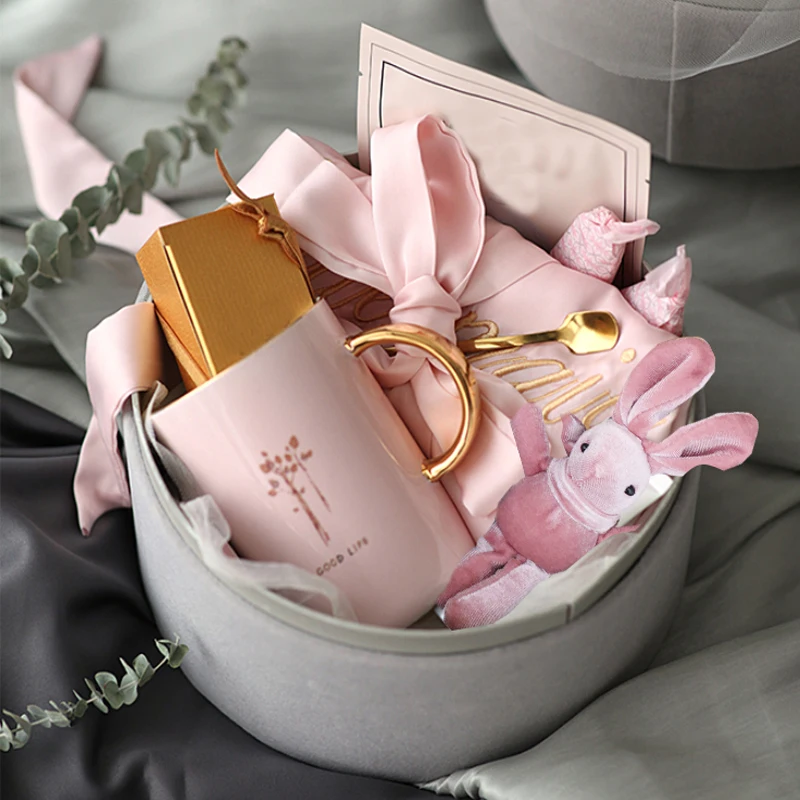 

1 комплект, Свадебный комплект с чашкой для невесты и подружки невесты