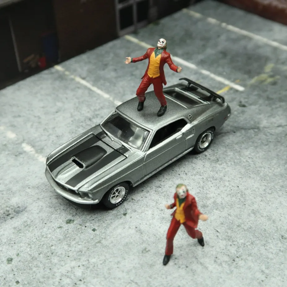Модель Joker в масштабе 1:64 включая демонстрационную коробку Литые Автомобильные